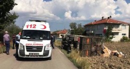 Kamyon Devrildi 2 Kişi Yaralı