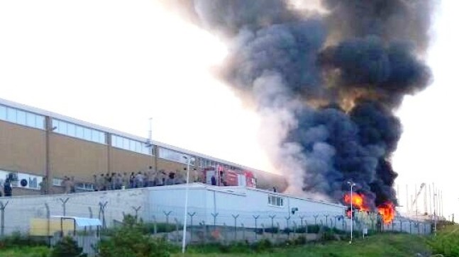 Fabrika Yangınında 3 İşçi Yandı, 2 İşçi Zehirlendi