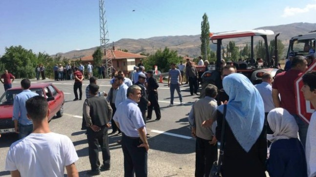 Mahalle Sakinleri Trafiği Kapattı