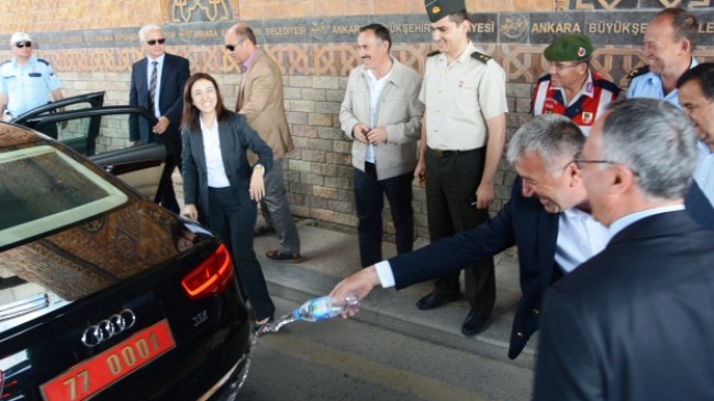 Valiye Renkli ve Sulu Uğurlama