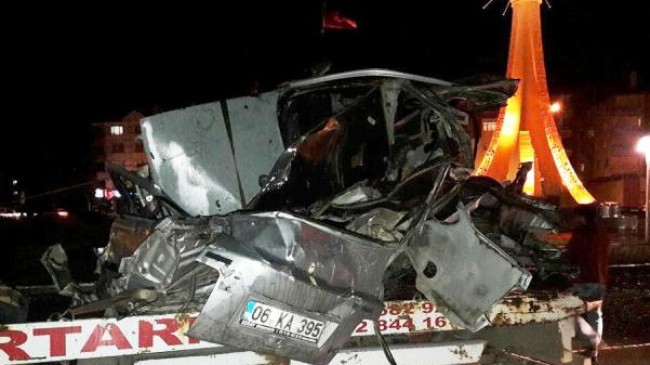 Kavşakta Feci Kaza 5 Ölü 1 Yaralı